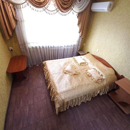 1 Комн Кв Остановка Дворец Спорта Строитель, Рядом С Улицей Химиков Cherkasy Bagian luar foto