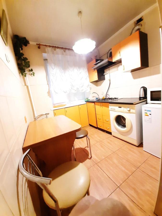 1 Комн Кв Остановка Дворец Спорта Строитель, Рядом С Улицей Химиков Cherkasy Bagian luar foto