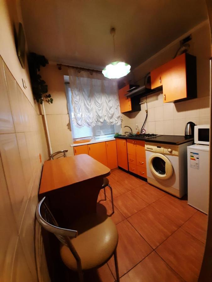 1 Комн Кв Остановка Дворец Спорта Строитель, Рядом С Улицей Химиков Cherkasy Bagian luar foto